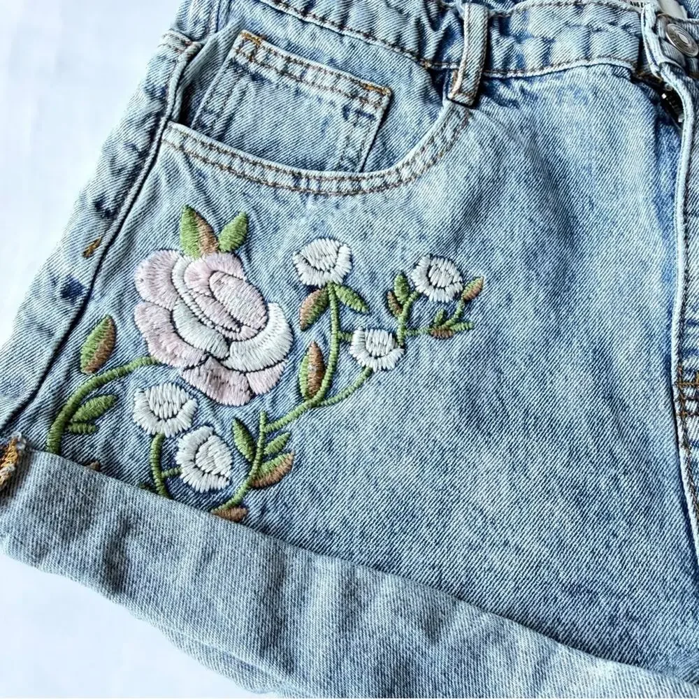 Forever 21 Blue Denim Short Shorts with Floral Embroidery Women’s Size 28